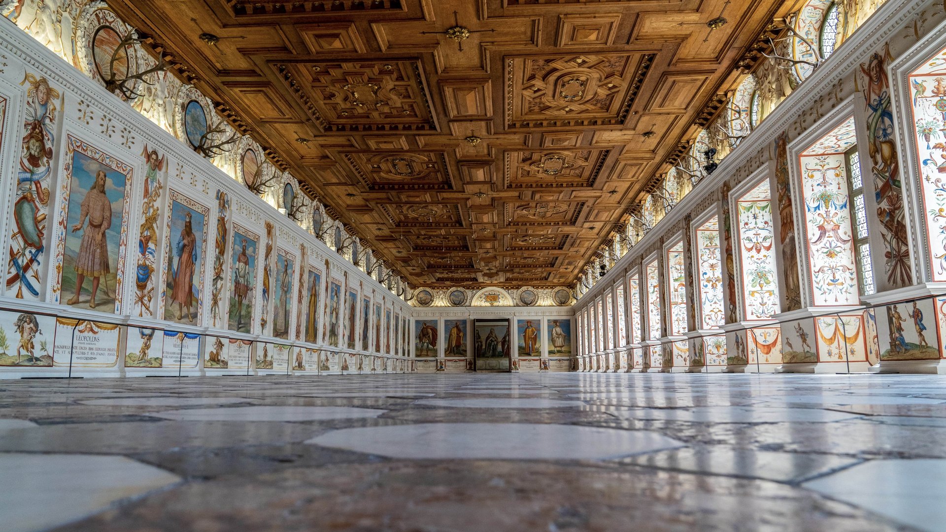 Schloss_Ambras_Innsbruck_SpanischerSaal__c_KHM-Museumsverband-komprimiert.jpeg