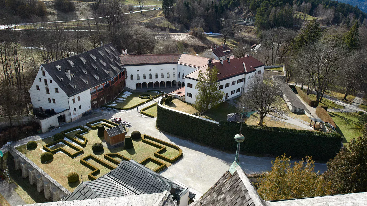 Ambras_Hochschloss_v_Dach_AR_201303_03.jpeg