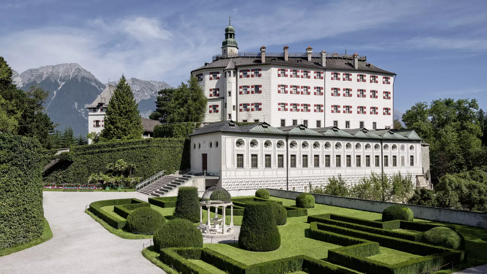 Schloss_Ambras_Innsbruck_Hochschloss.jpg