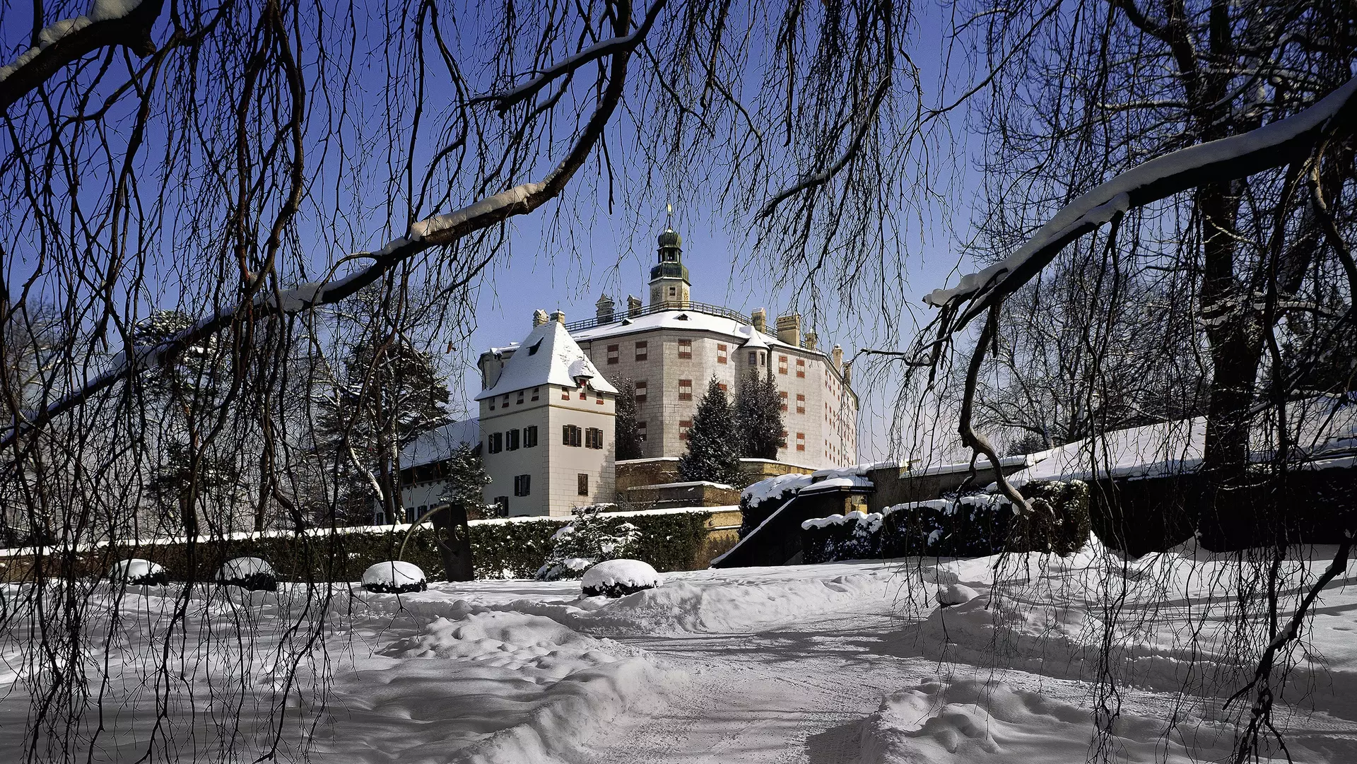 Schloss_im_Winter__c_KHM-Museumsverband.jpg