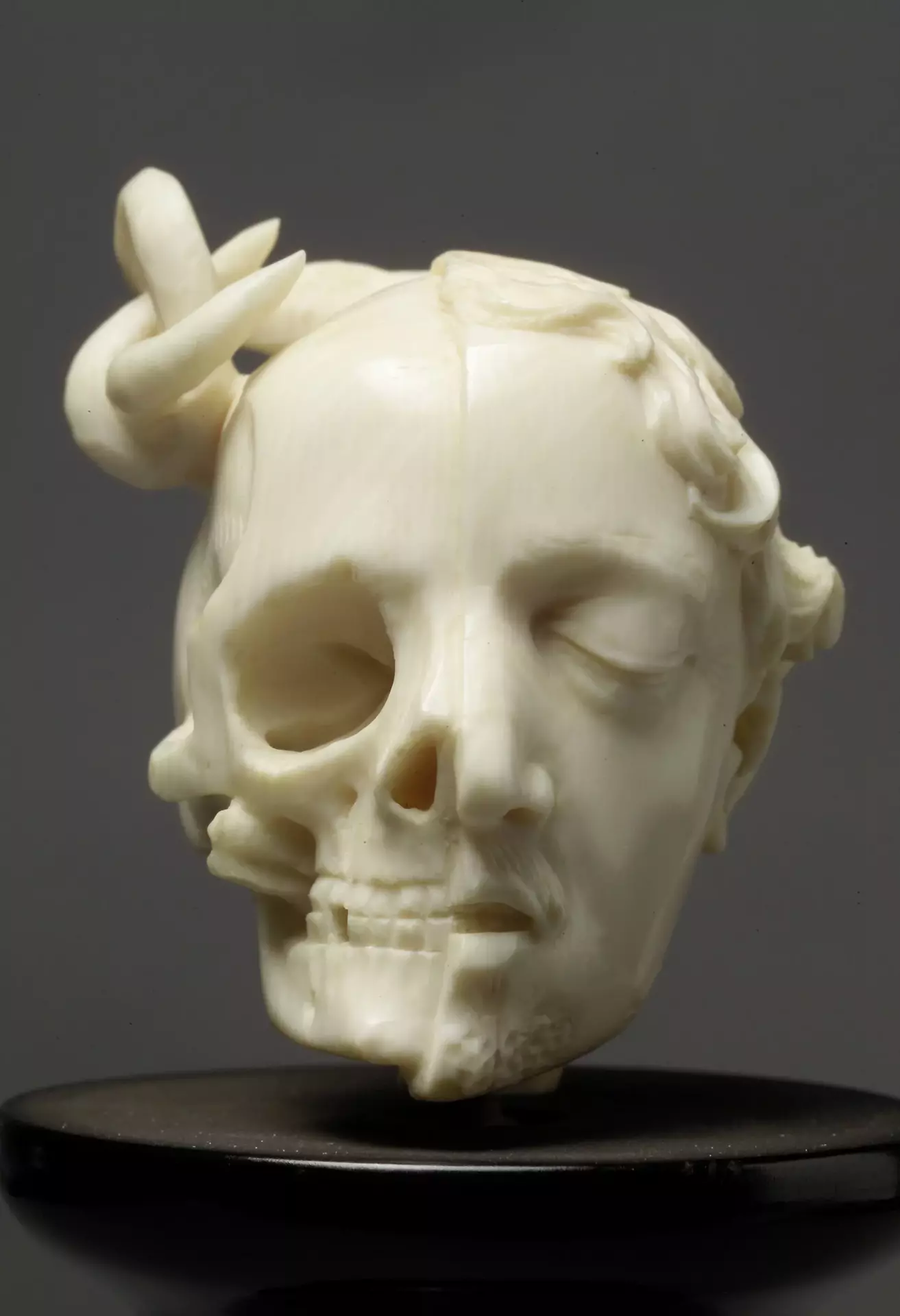 VanitasKopf_SchaurigSchön__c_KHM-Museumsverband.jpg